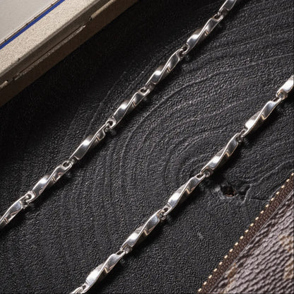 Mobius Chain Necklace Details 05