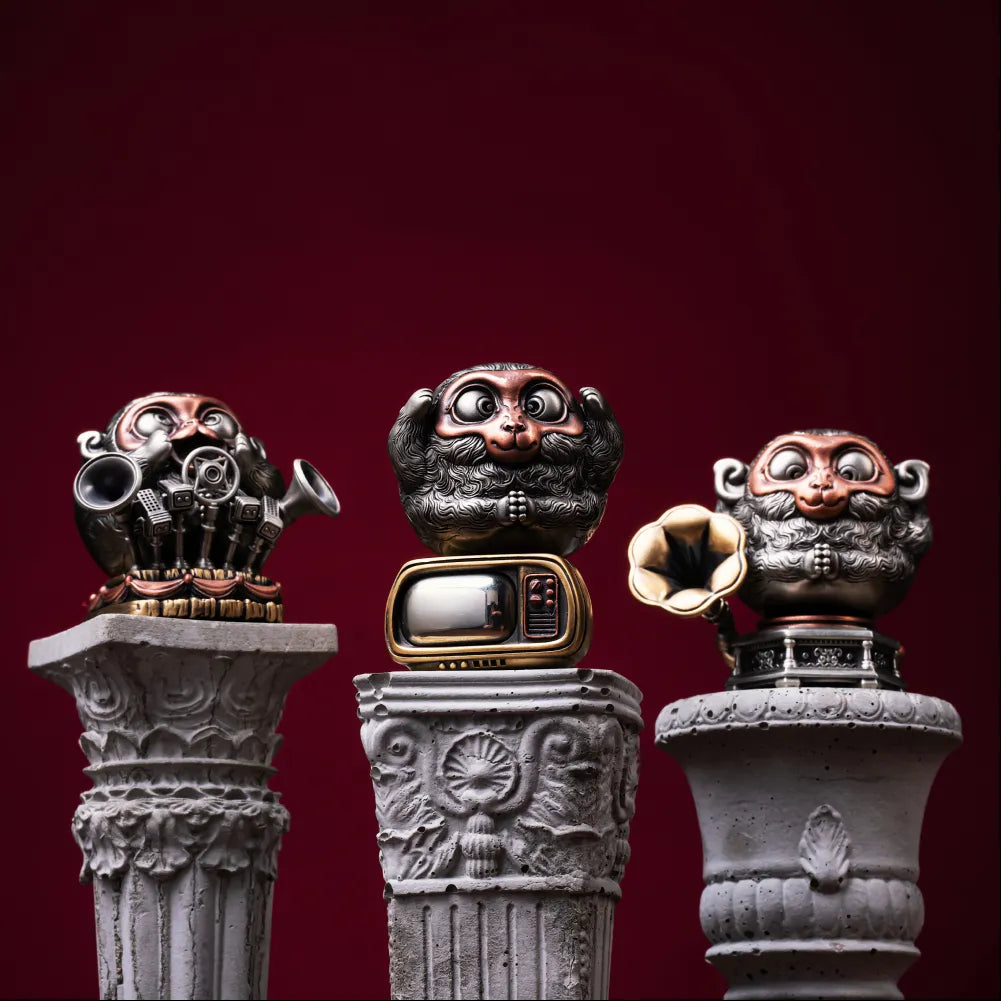 White Bronze & Copper Monkey Figurine details 01