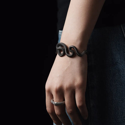 Ox.Silver Coiled Snake Bracelet Details 05