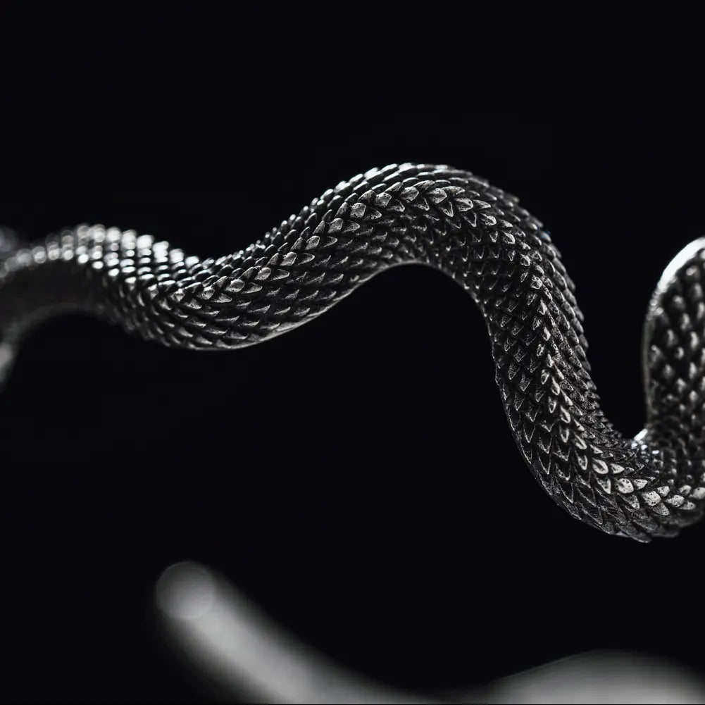 Ox.Silver Coiled Snake Bracelet Details 08