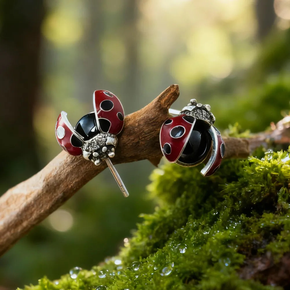 Ox.SIlver Ladybug Studs Details 01