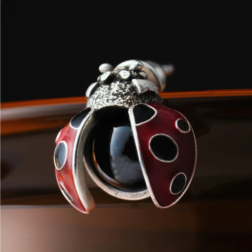 Ox.SIlver Ladybug Studs Details 03