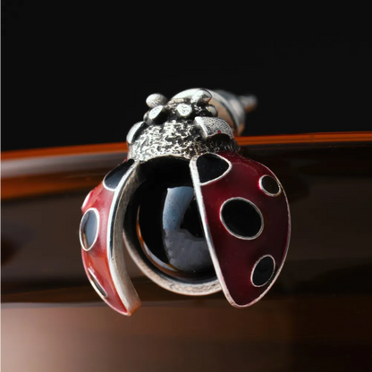 Ox.SIlver Ladybug Studs Details 03