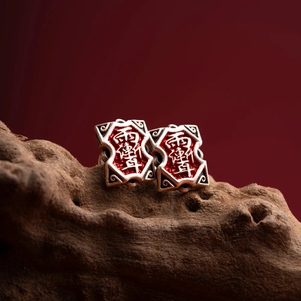 Rain Amulet Stud Earrings Details 01