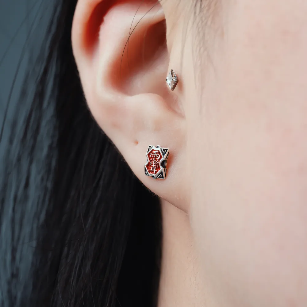 Rain Amulet Stud Earrings Details 02