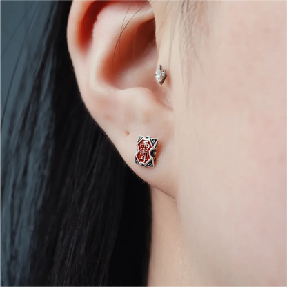 Rain Amulet Stud Earrings Details 02