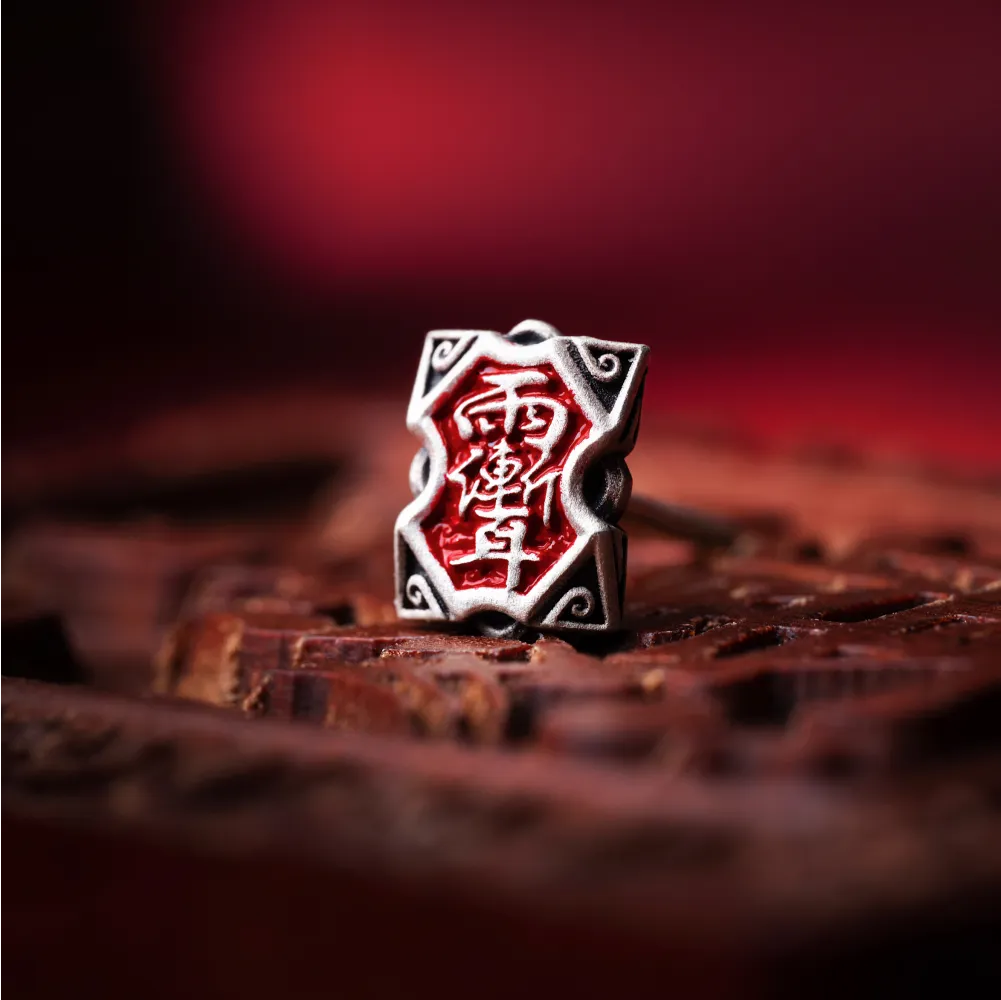 Rain Amulet Stud Earrings Details 03