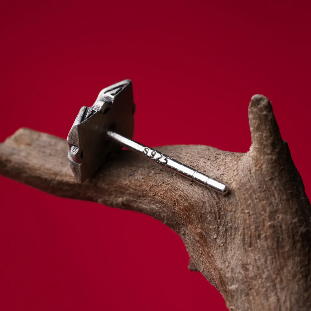 Rain Amulet Stud Earrings Details 05