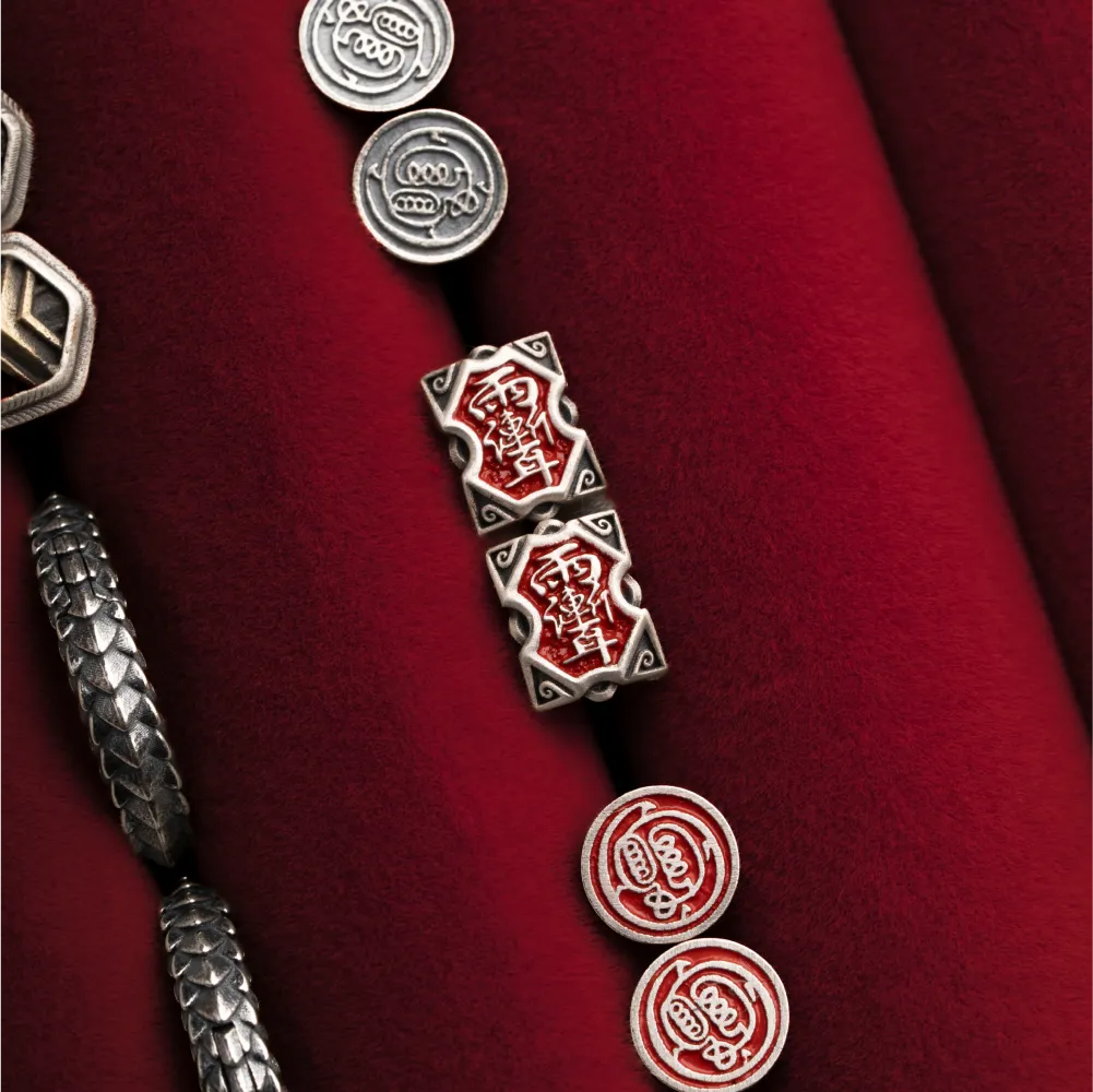 Rain Amulet Stud Earrings Details 07