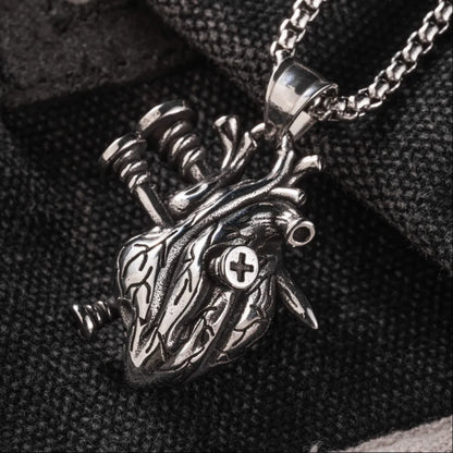 Rebel Heart Pendant Details 06