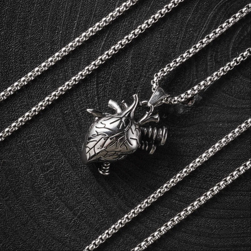 Rebel Heart Pendant Details 07