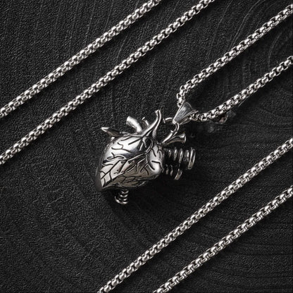 Rebel Heart Pendant Details 07