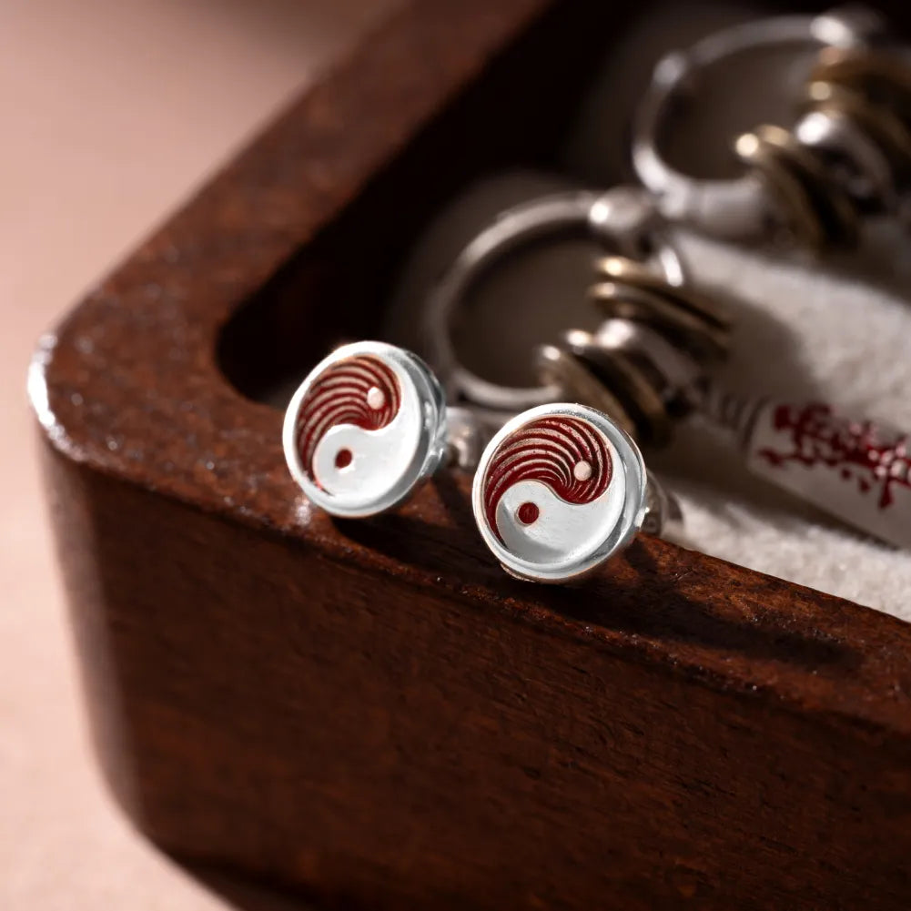 Taiji Stud Earrings A pair of details 07