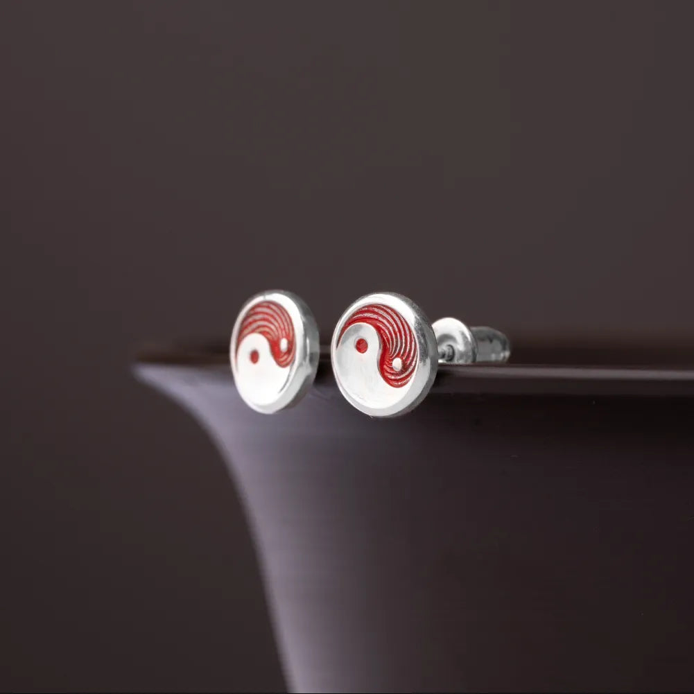 Taiji Stud Earrings Details 01