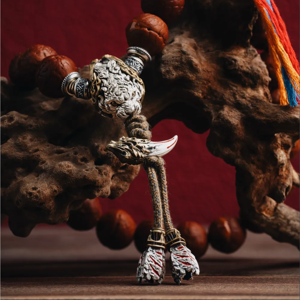 Tiger Fang Bracelet Accessory Details 07