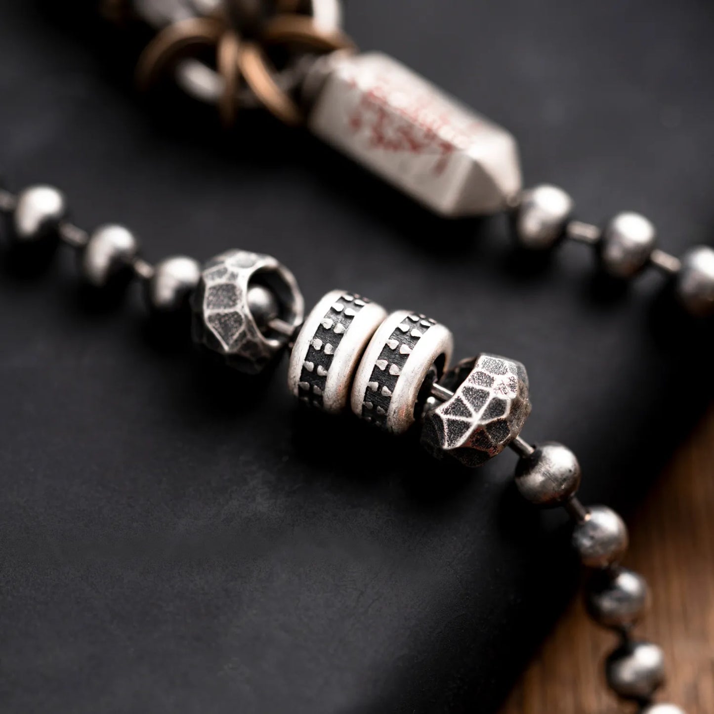 Victory Patterned Bead details09