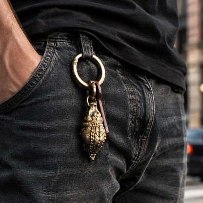 Crocodile pendant keychain attached to a jeans pocket.