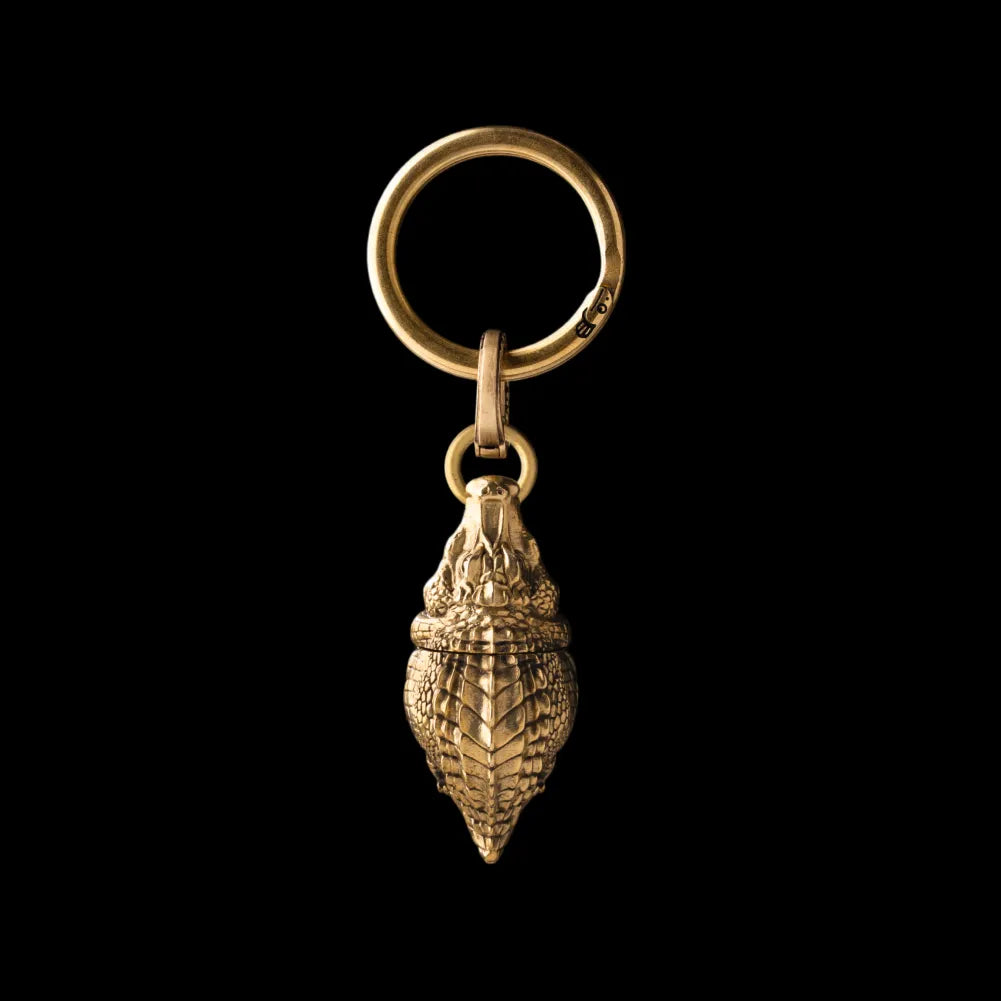 Crocodile pendant with a round key ring and connecting ring.