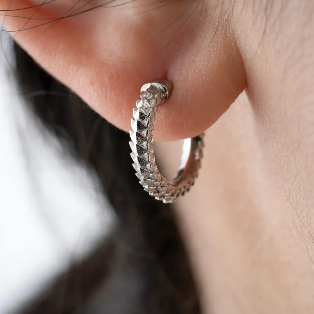 Customized Platinum Snake Skin Earrings Details 02