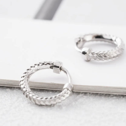 Customized Platinum Snake Skin Earrings Details 06