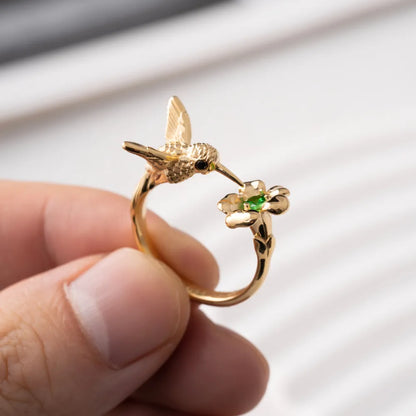 Customized Gold Hummingbird Ring Details 04